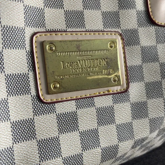 Checkered Beige and Cream Handbag - Picture 2 of 7